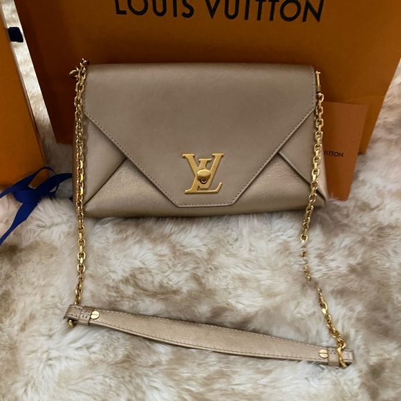 Louis Vuitton Gold Calfskin Leather Love Note Bag - Picture 2 of 9